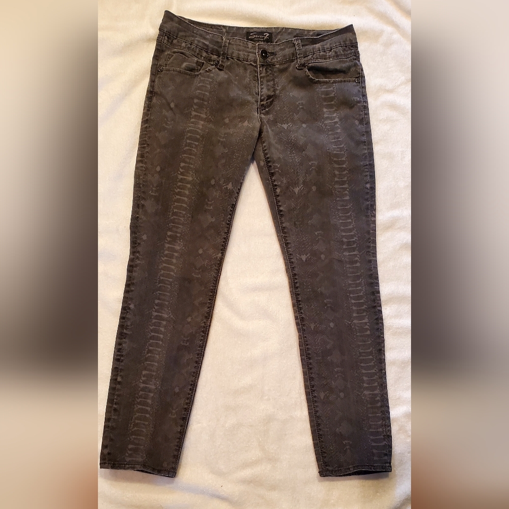 Seven7 jeans. Grey in excellent condition.